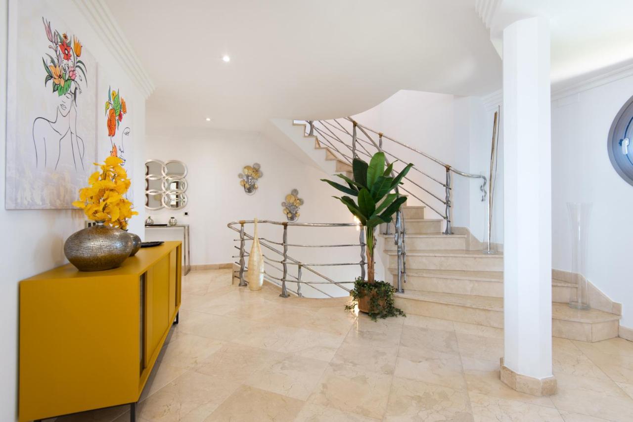 Ph Bellagio: Luxurious And Romantic Duplex Penthouse With Private Pool & Sea Views เบนัลมาเดนา ภายนอก รูปภาพ