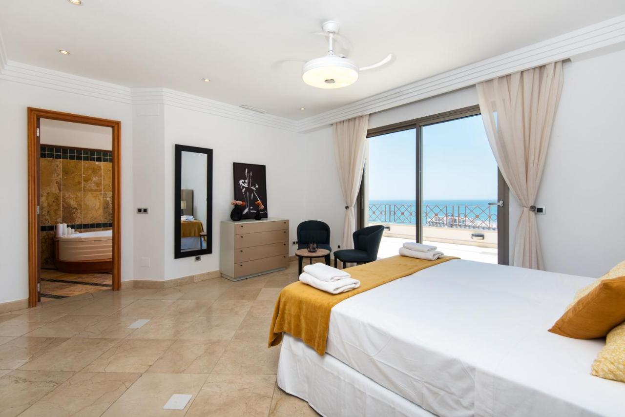Ph Bellagio: Luxurious And Romantic Duplex Penthouse With Private Pool & Sea Views เบนัลมาเดนา ภายนอก รูปภาพ