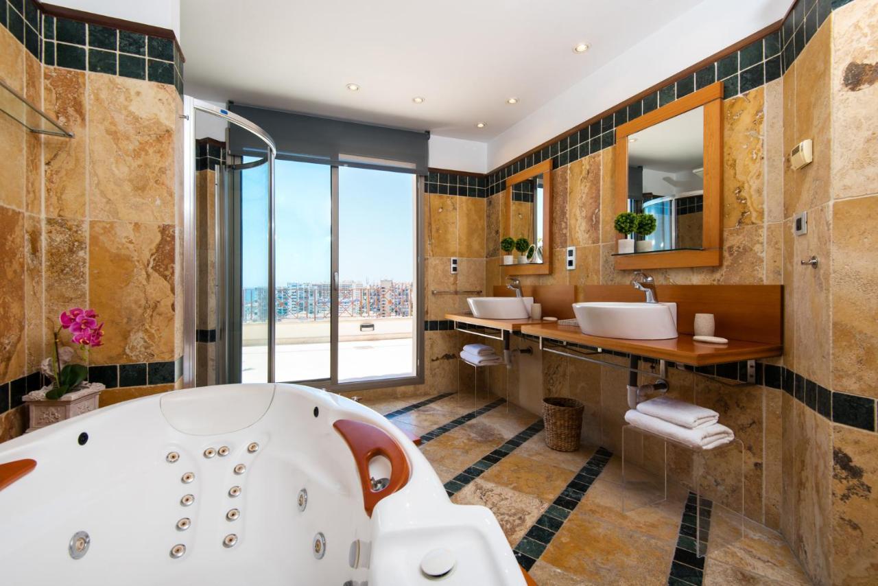 Ph Bellagio: Luxurious And Romantic Duplex Penthouse With Private Pool & Sea Views เบนัลมาเดนา ภายนอก รูปภาพ